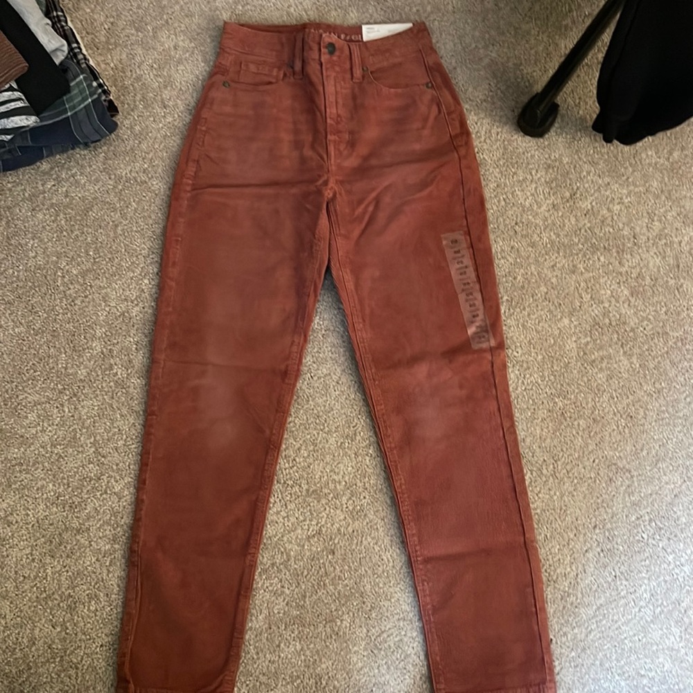 American Eagle-Mom Straight Jeans